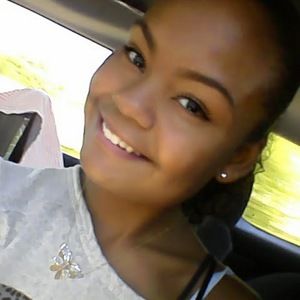 Meet your Posher, Yesenia